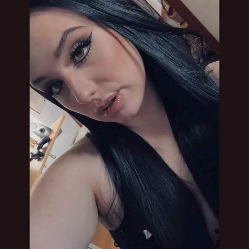 Giuly Dressed, creator OnlyFans italiana
